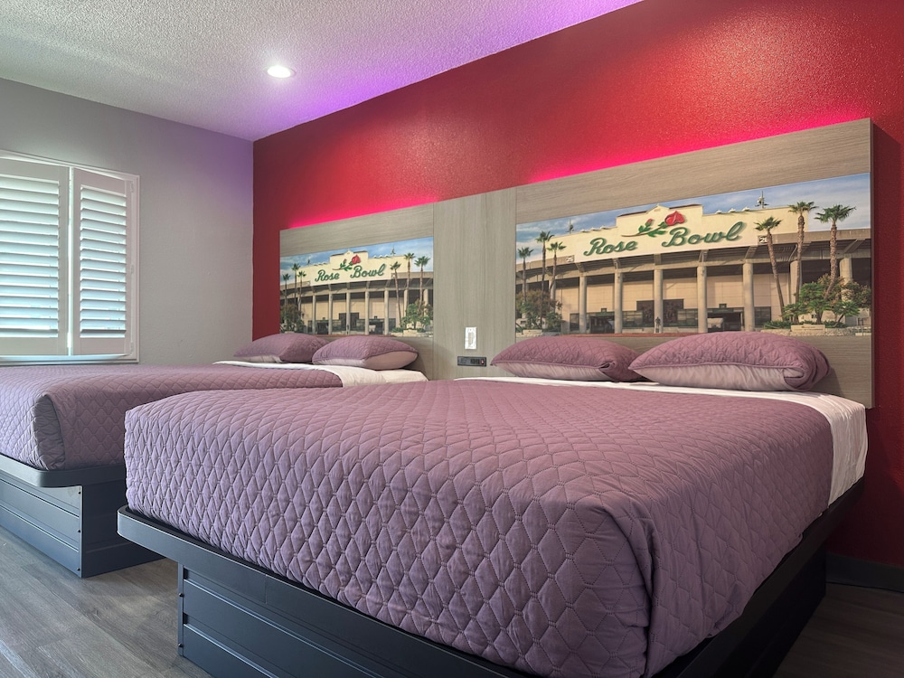 Hi-Way Host Motel 21/56