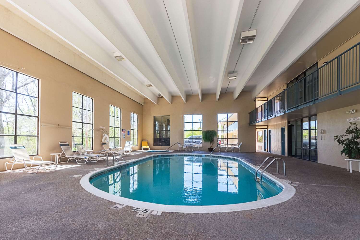 Eco Lodge Inn & Suites Bentonville near I 49 11/17