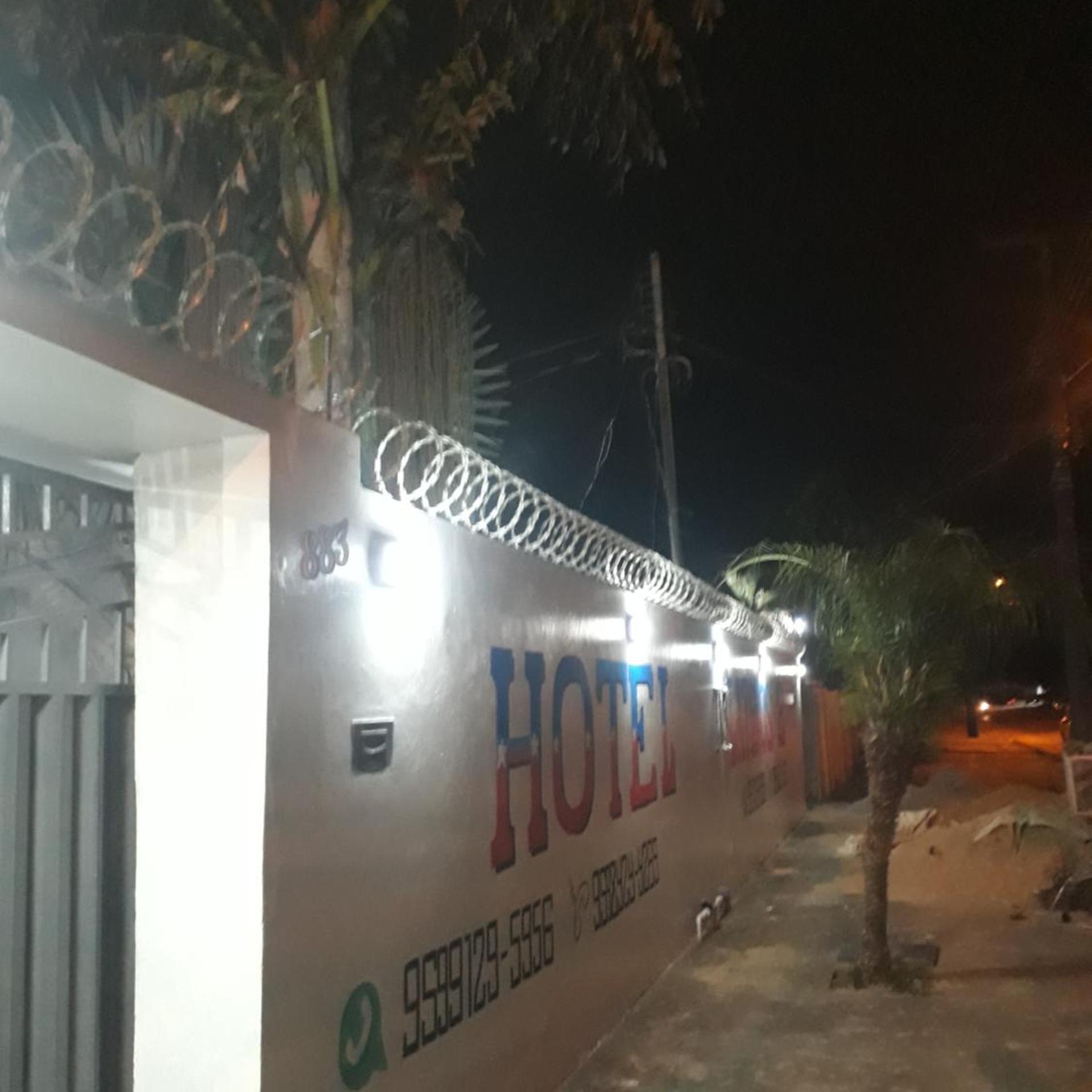 HOTEL LATINOS 2 3/50