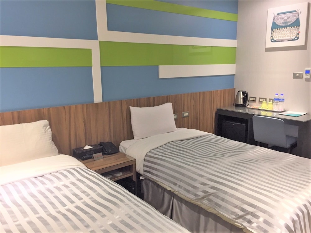 XIMEN HOTEL 25/70