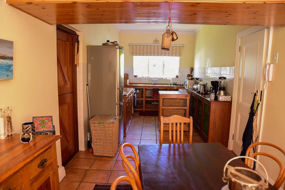 On Pinewood Guest House 34/47