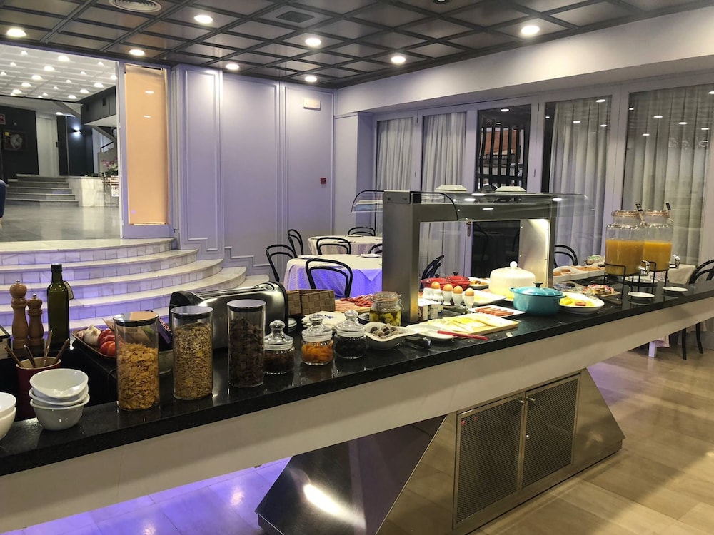 restaurant cafeteria