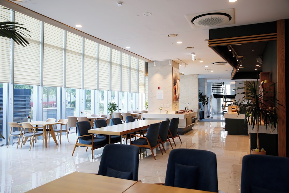 J-one Hotel and Resort 31/41
