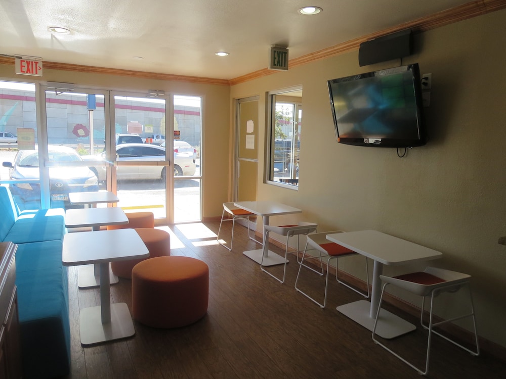 Howard Johnson by Wyndham Odessa TX 34/49