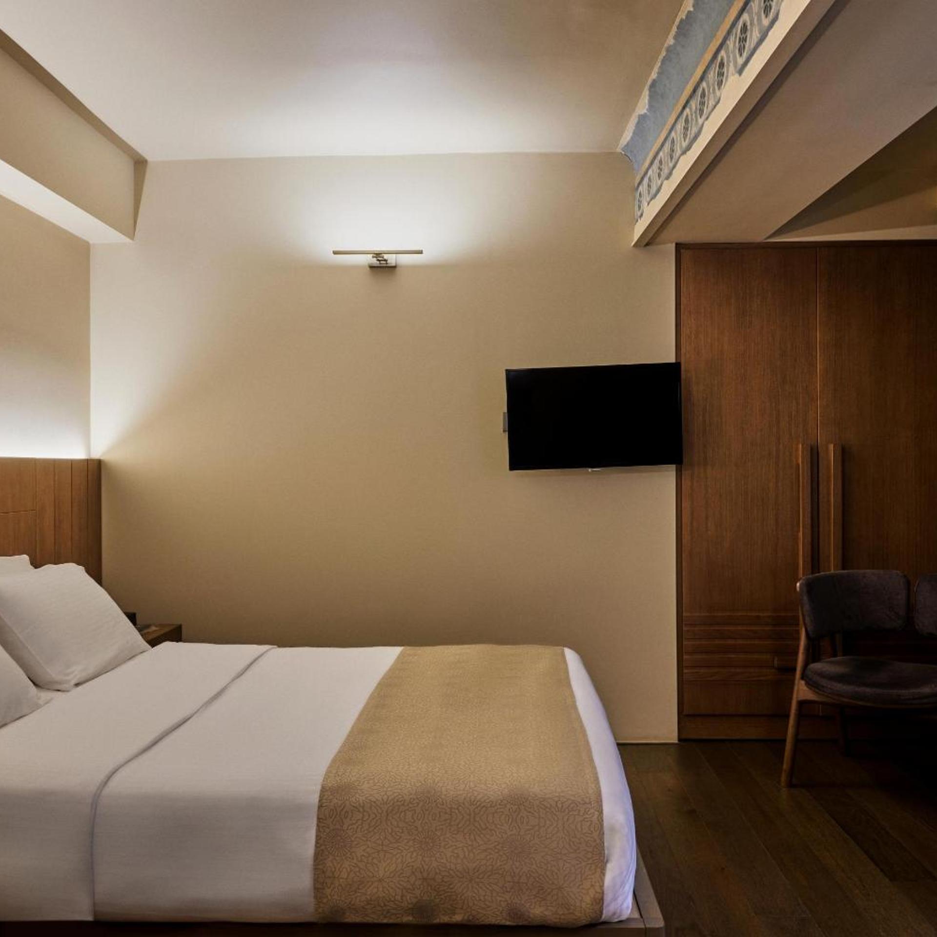 Fresco, King Bed, Outdoor Jetted Tub