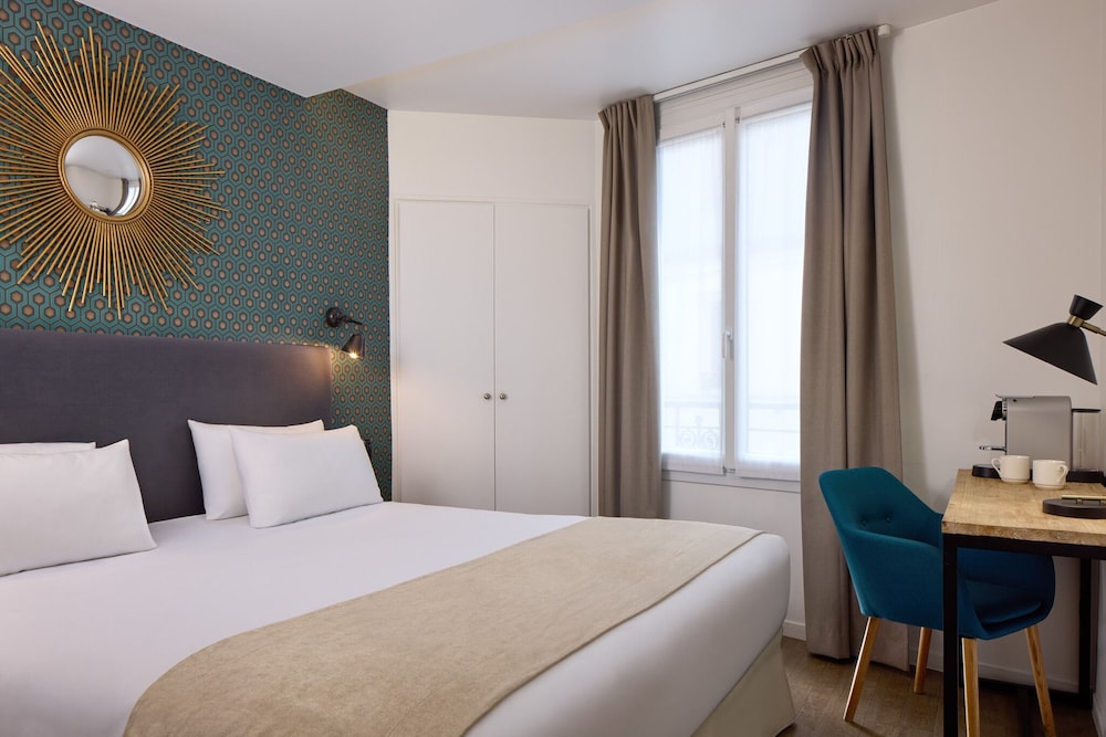 ROOM, DOUBLE BED