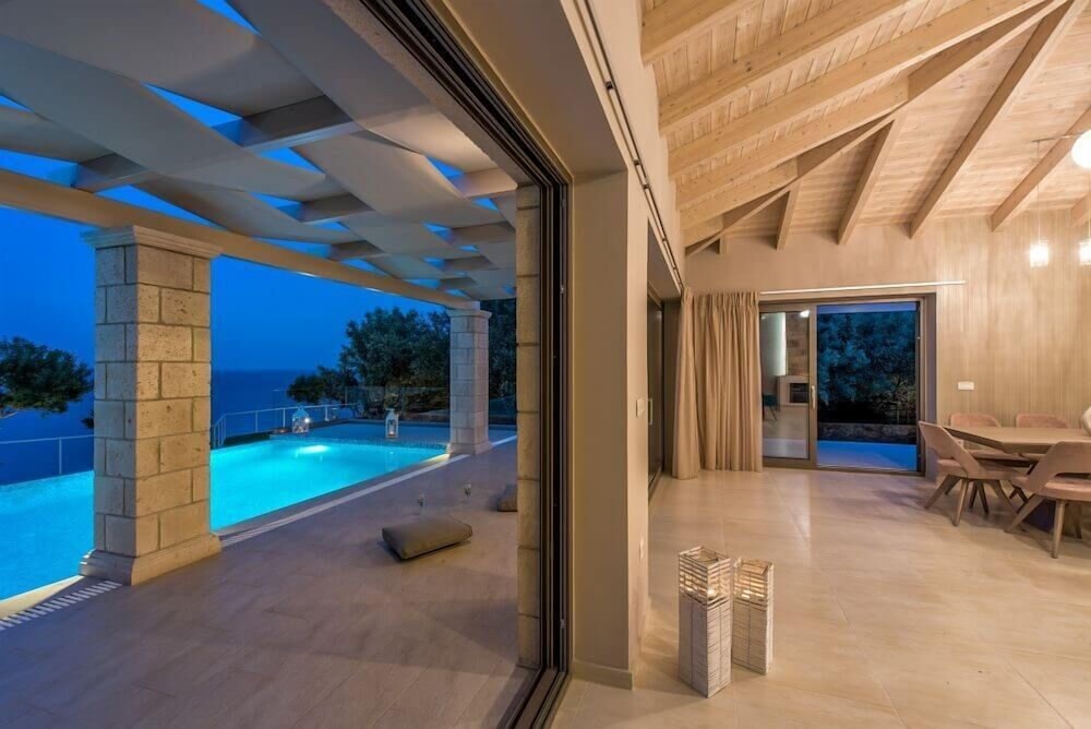 Avra Luxury Villa 8/50