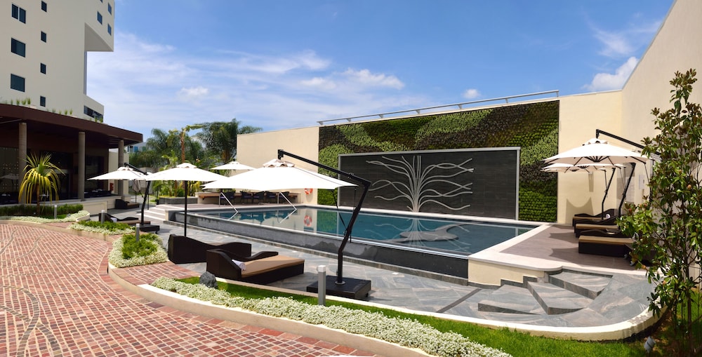 HS HOTSSON Hotel Silao 56/58