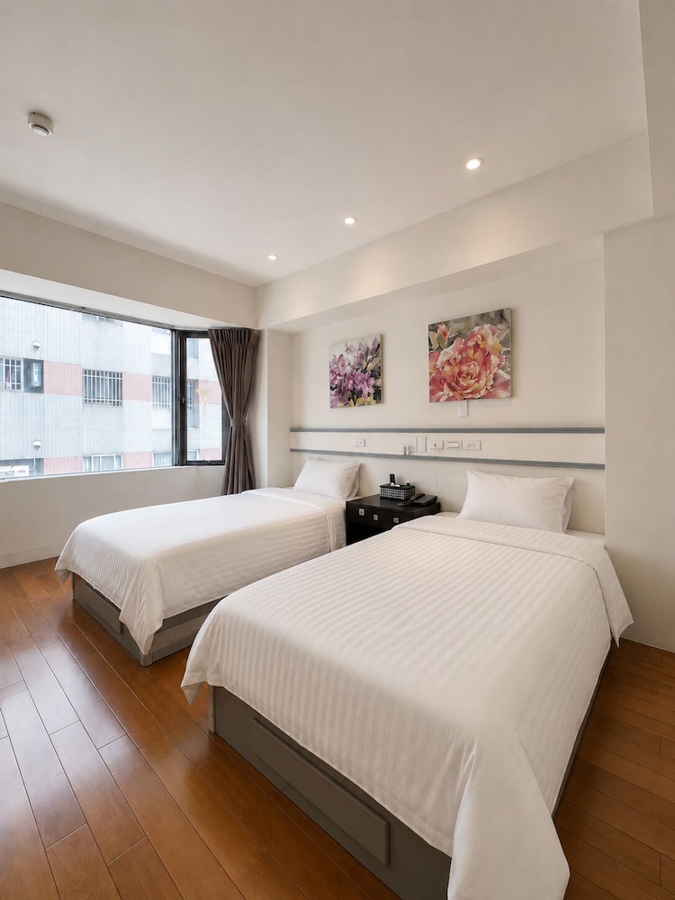 ROOM, TWIN BEDS
