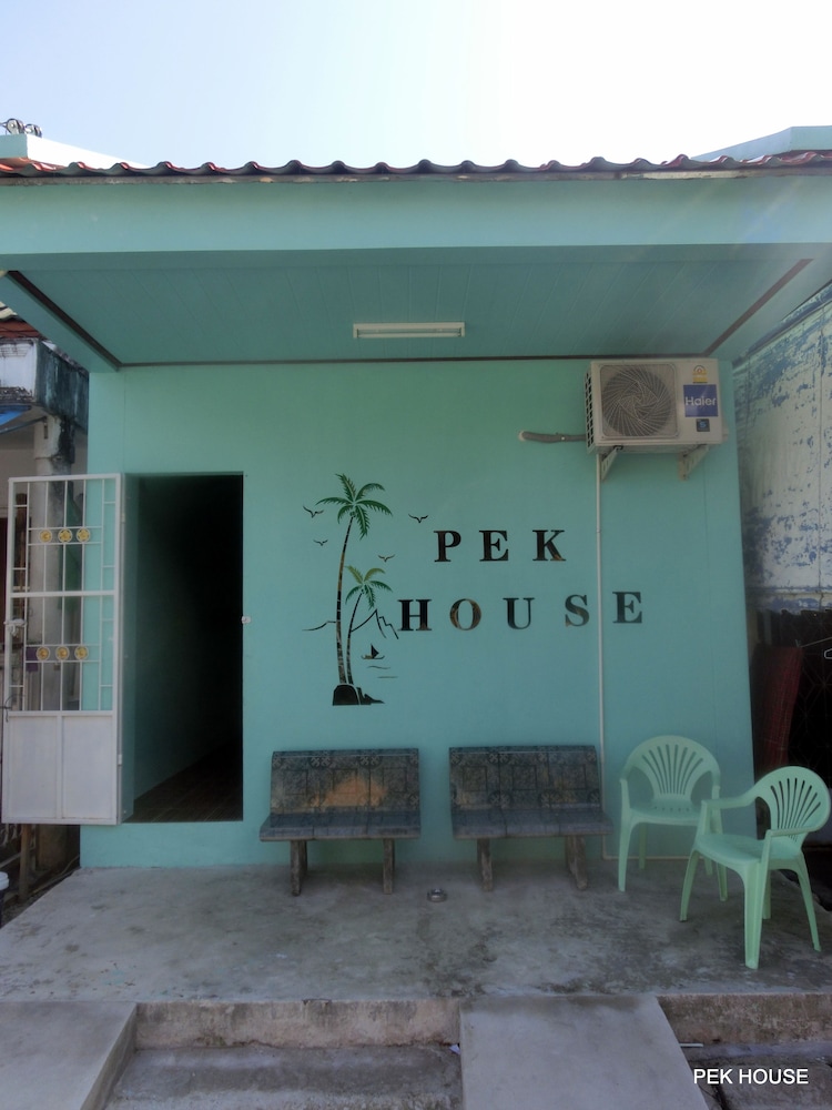 Pek House 2/33