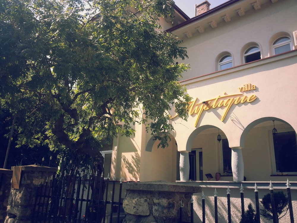 Villa Mystique Hotel 52/57