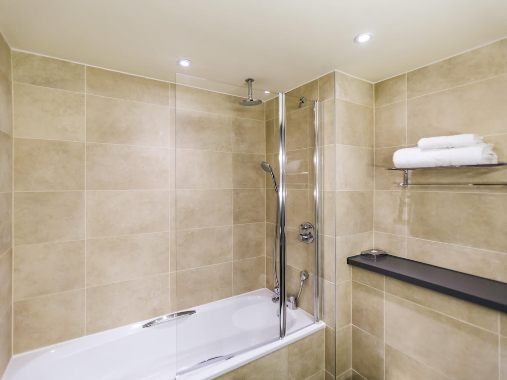 Mercure Dartford Brands Hatch Hotel & Spa 50/50