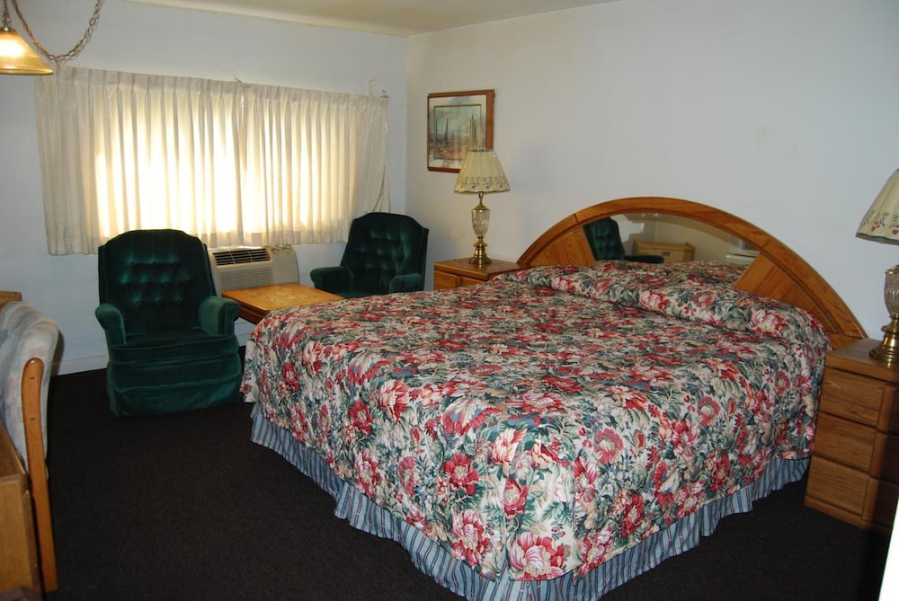 Budget Host 254 Inn Loveland 18/28