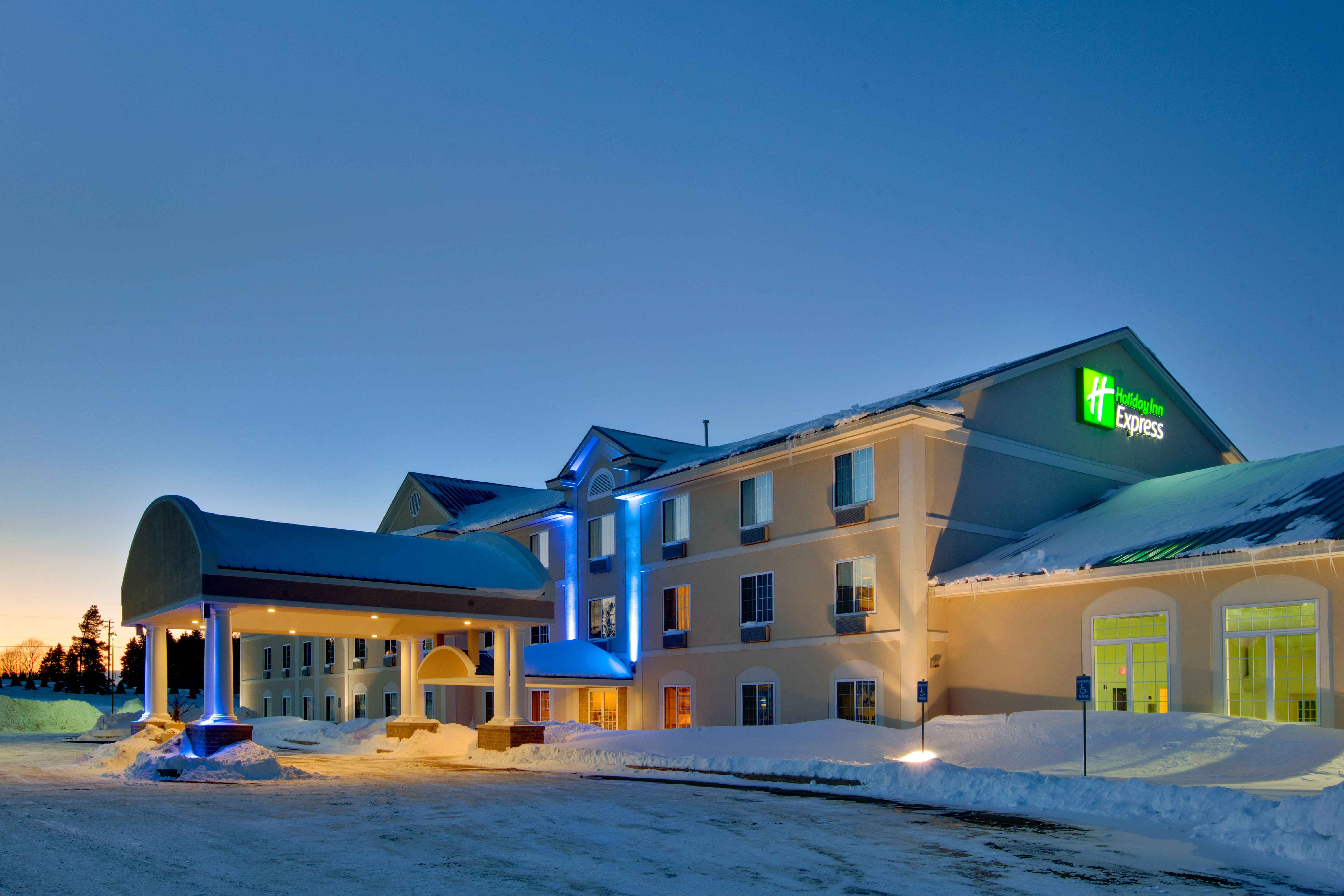 Holiday Inn Express Hotel Suites Cadillac 3/43