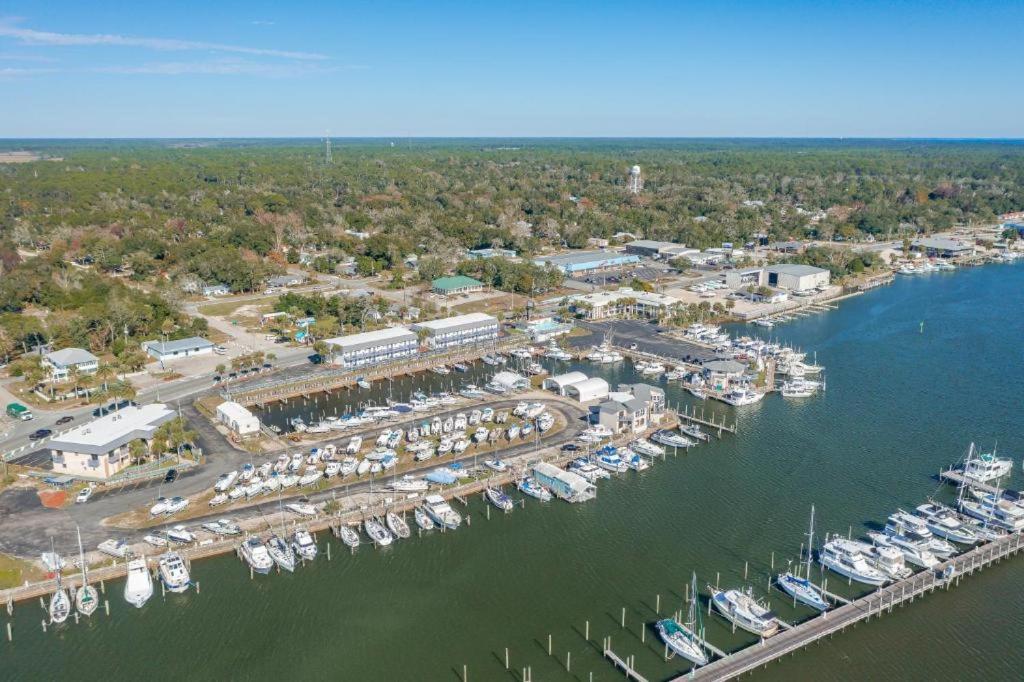 The Moorings Hotel and Marina of Carrabelle 22/31