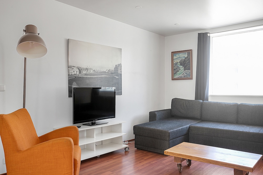 Einholt Apartments 25/50