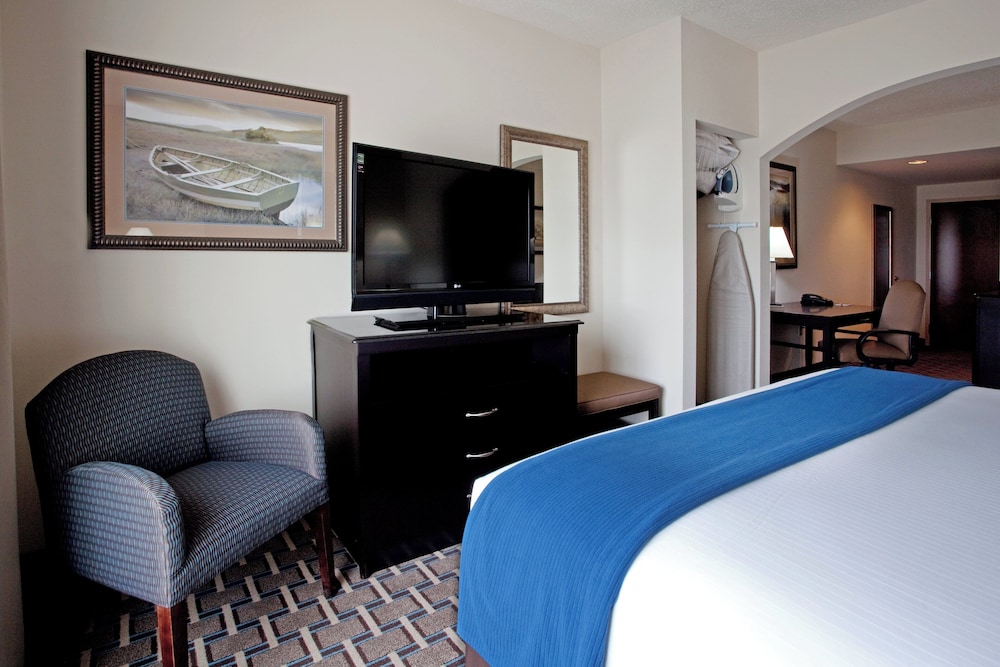 Holiday Inn Express & Suites Hope Mills Fayetteville Airport 35/37