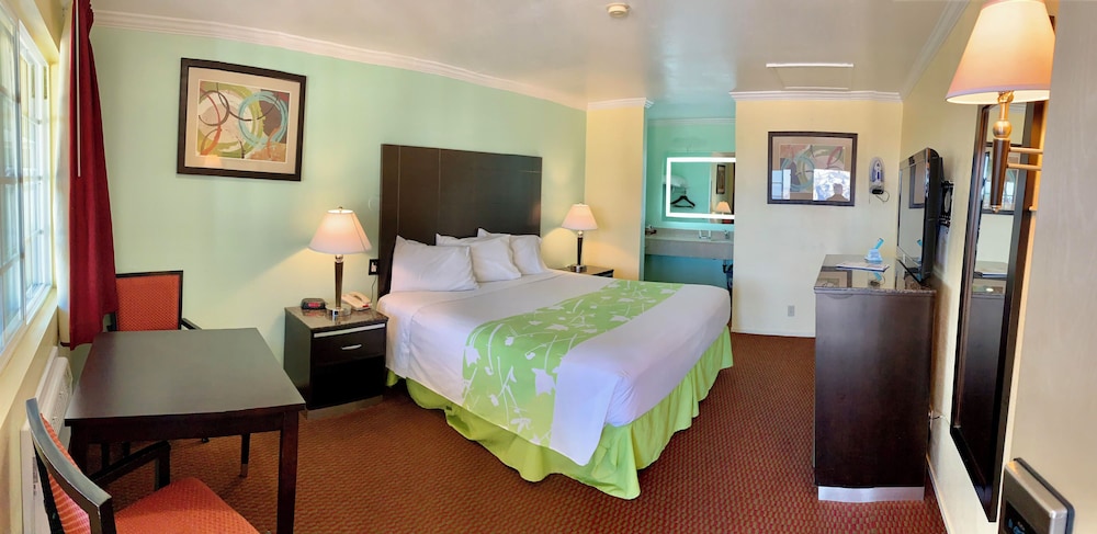 غرفة قياسية بسرير كوين، Econo Lodge 3/5
