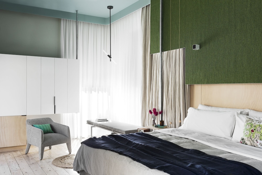 Suite, King Bed
