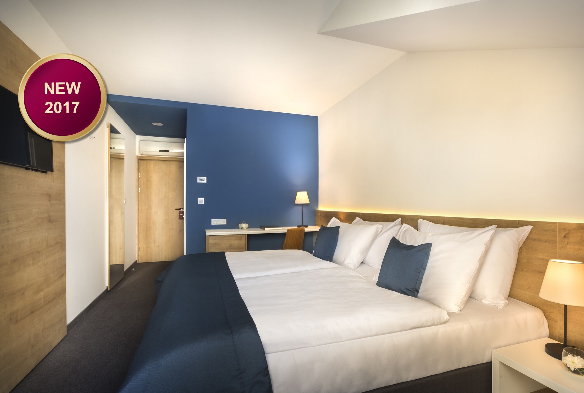 Room, Twin Beds, Lateral Side Sea View, Balcony