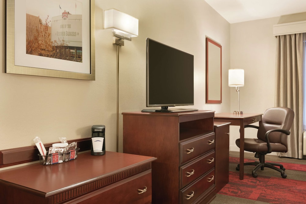 Hampton Inn Suites Madison West 39/48