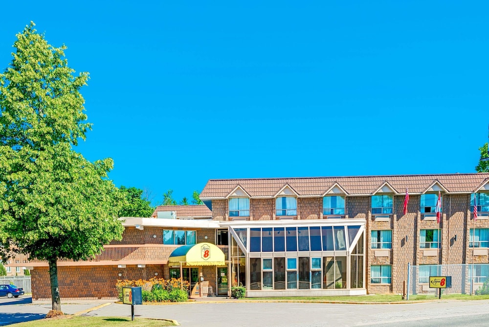 Super 8 by Wyndham Toronto East ON 4/50