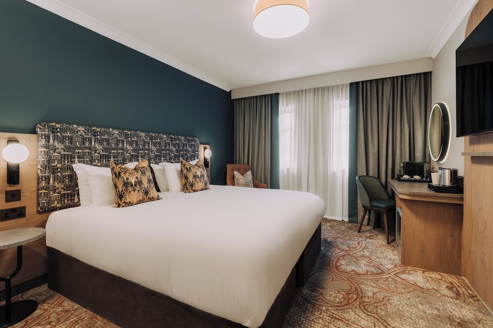 Privilege, Twin Beds