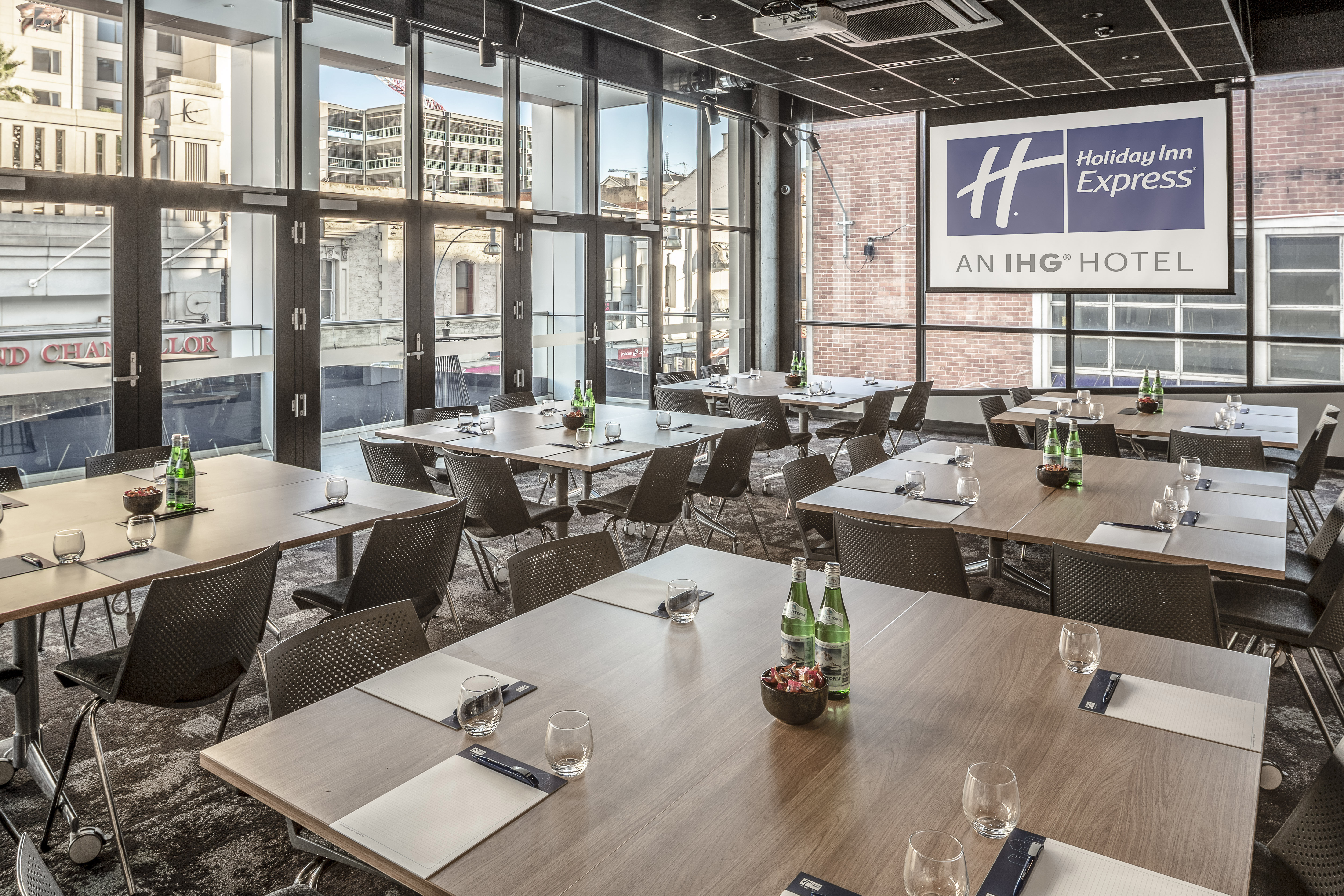HOLIDAY INN EXPRESS ADELAIDE CITY CENTRE 49/63