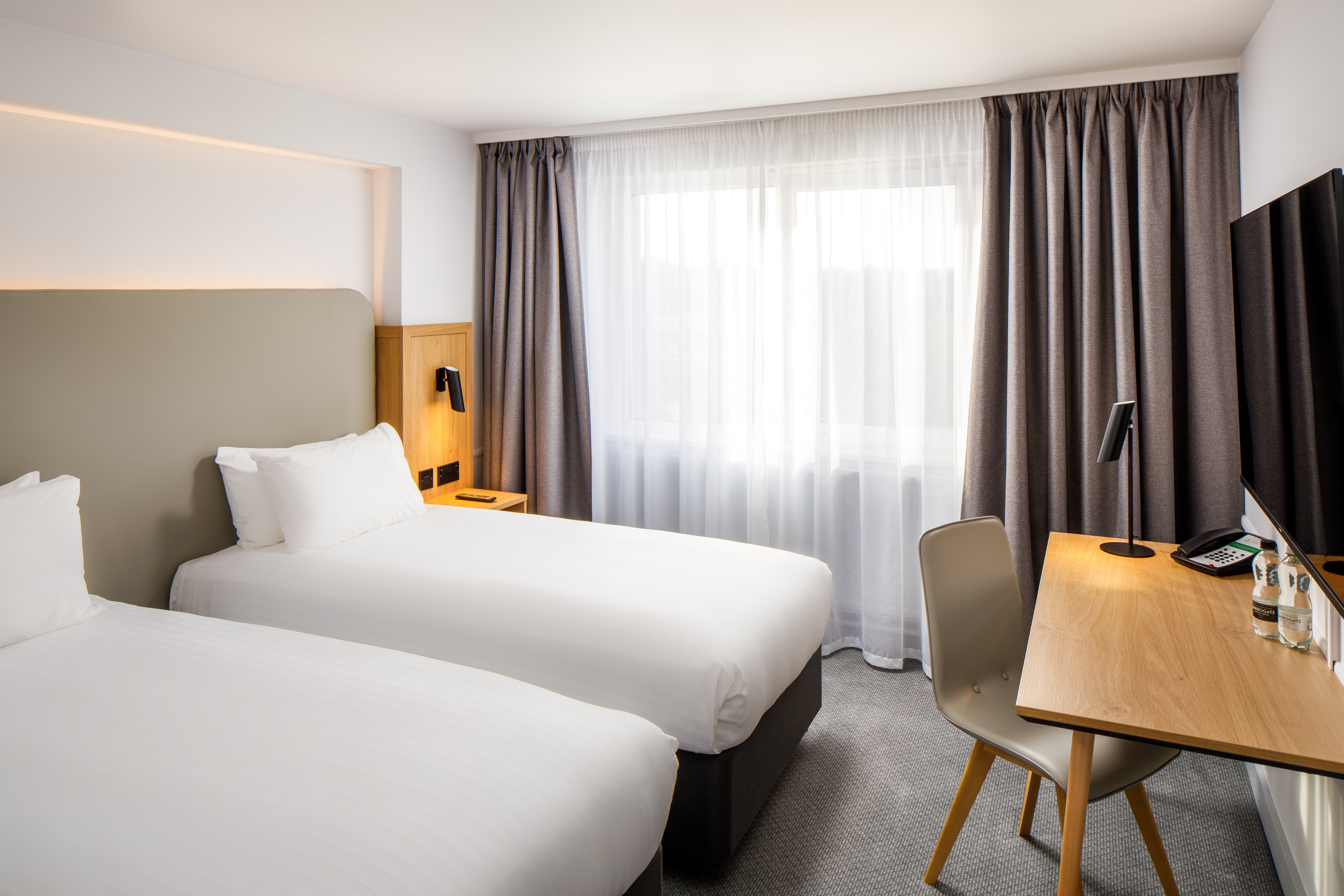 HOLIDAY INN BASILDON 28/75