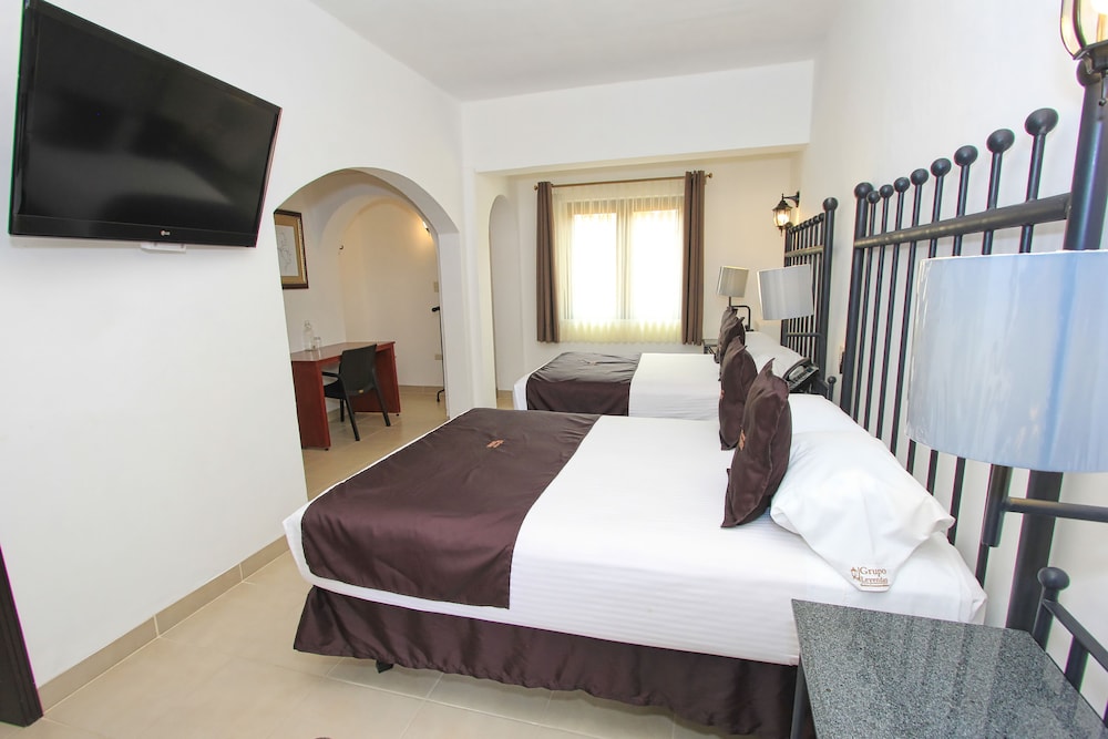 SUPERIOR, 2 QUEEN BEDS, TERRACE, COURTYARD AREA