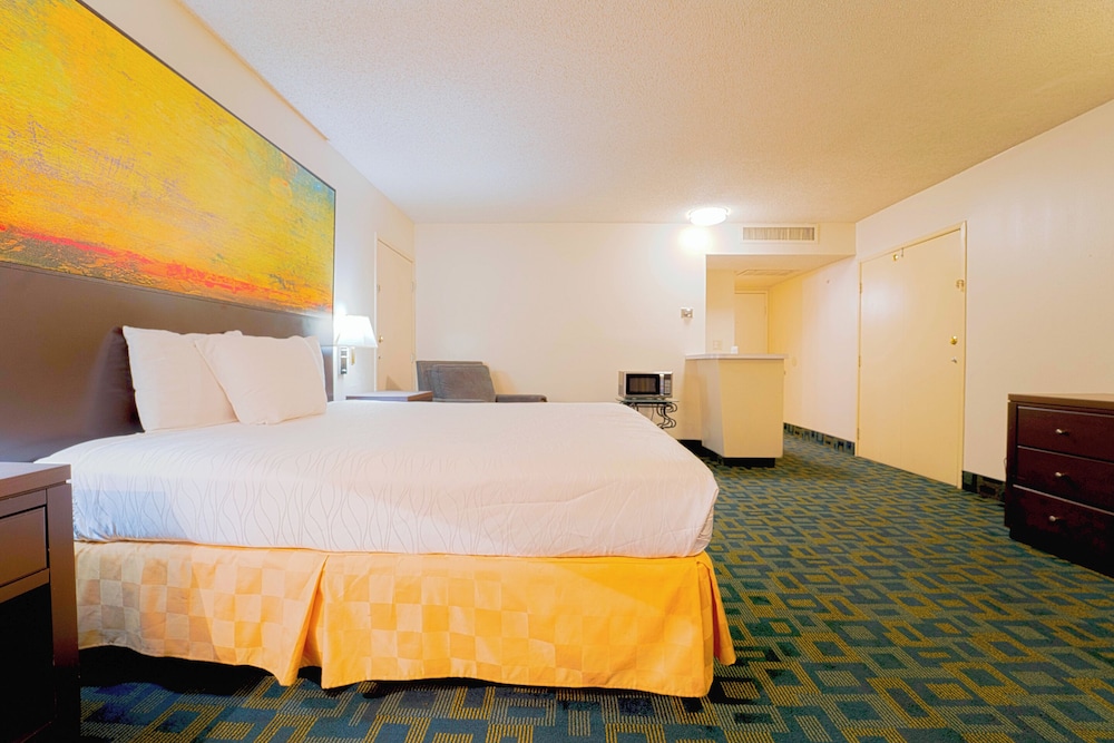 Room, King Bed, Pool Side, Accessible