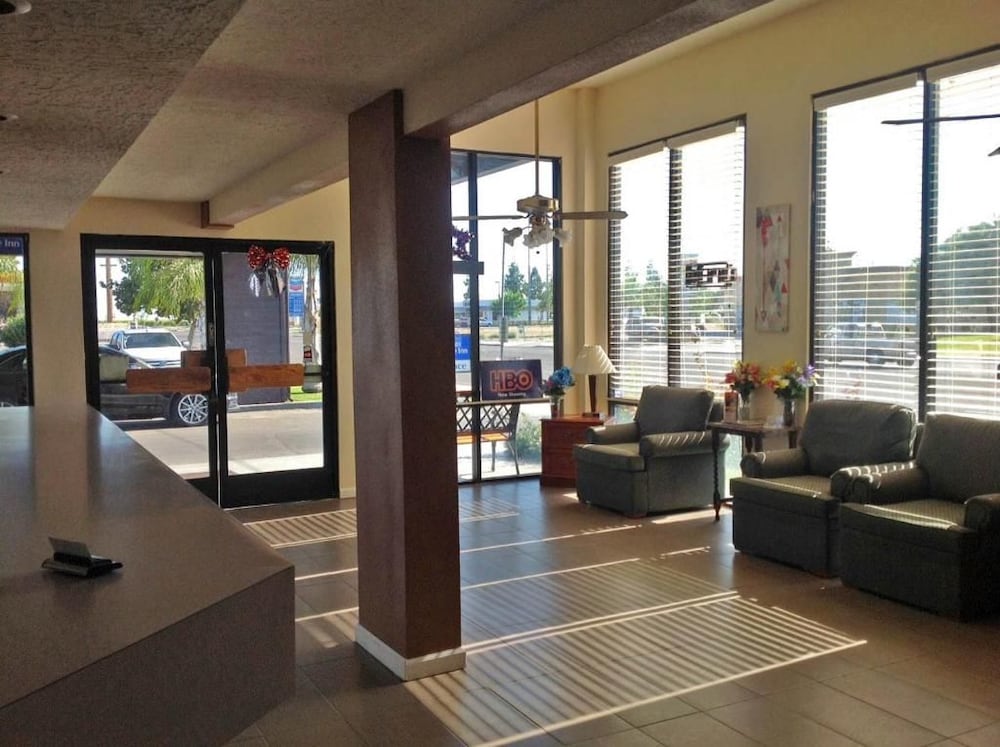 Studio6 Suites Delano, CA 30/40