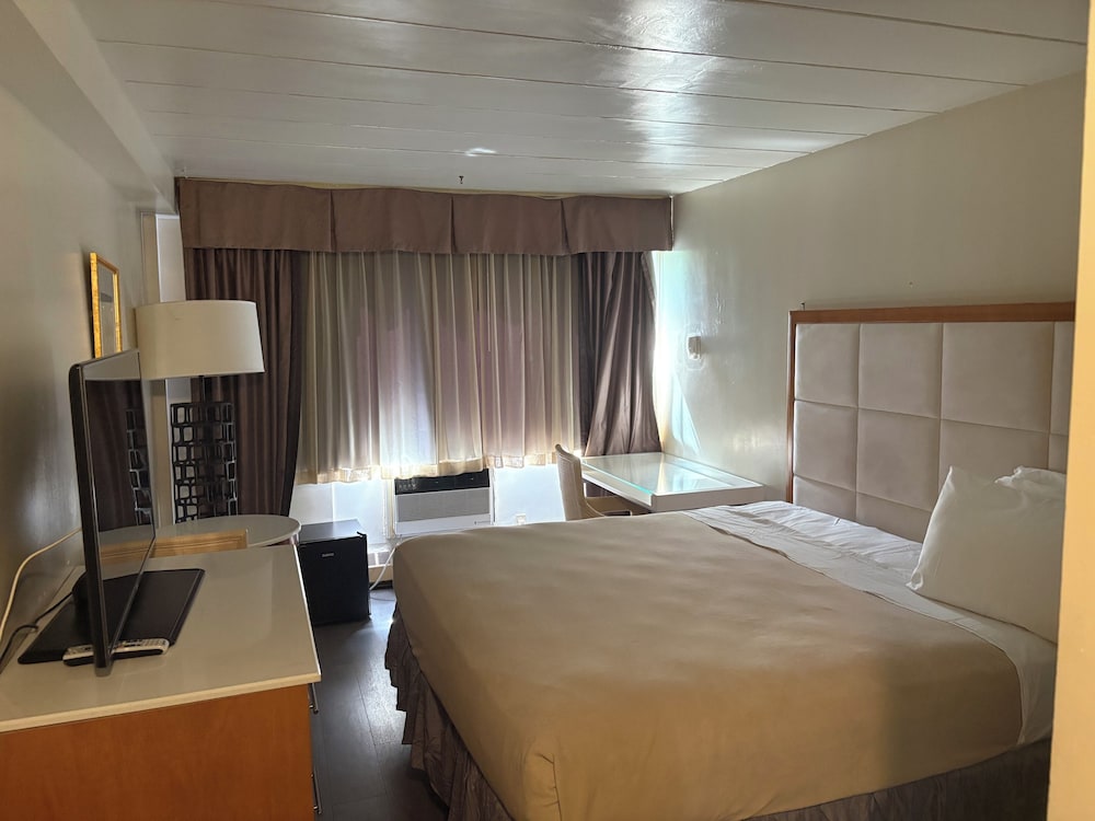 Airway Inn at LaGuardia 22/44