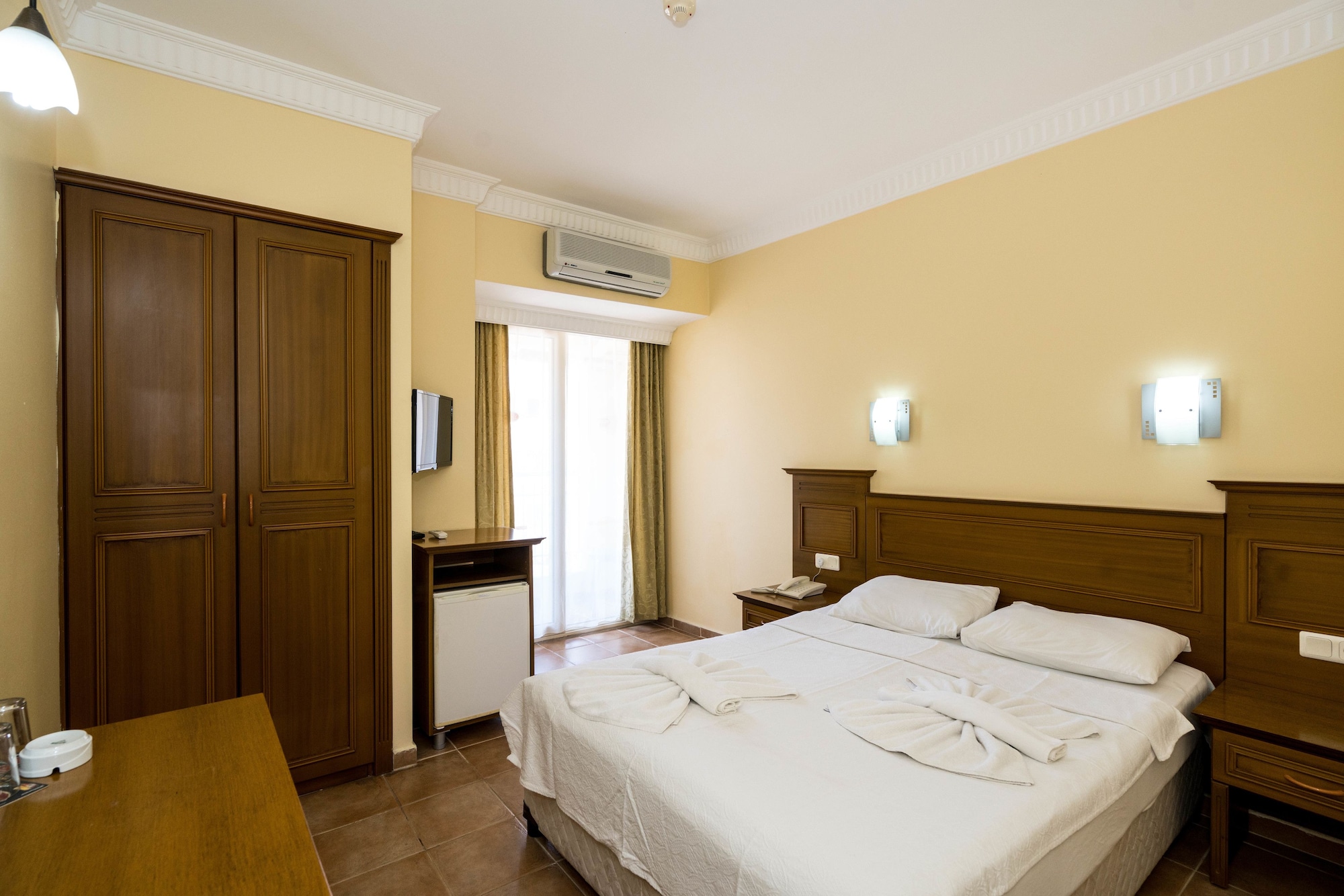 STANDARD, DOUBLE OR TWIN BED