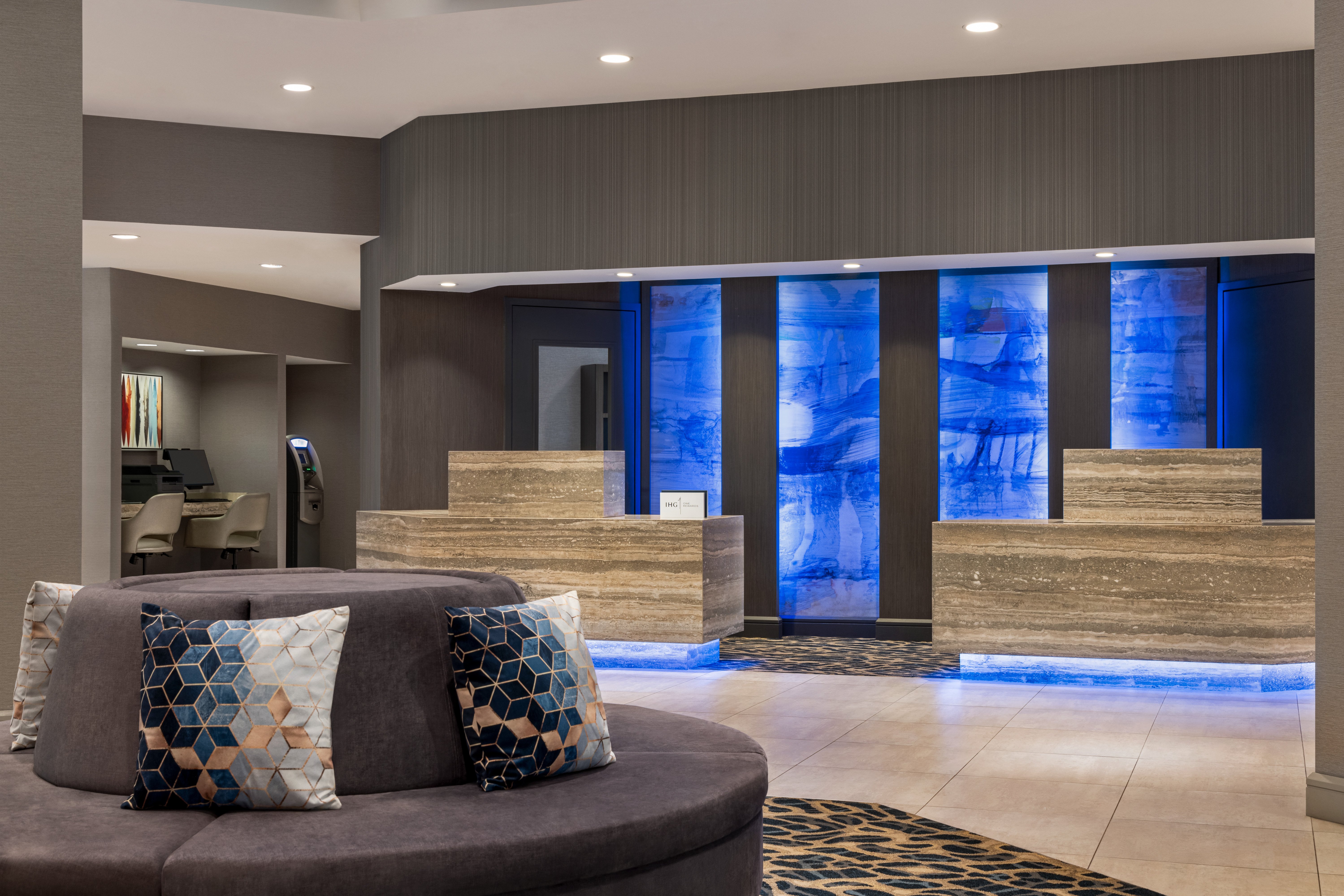 Crowne Plaza Edison 2/51