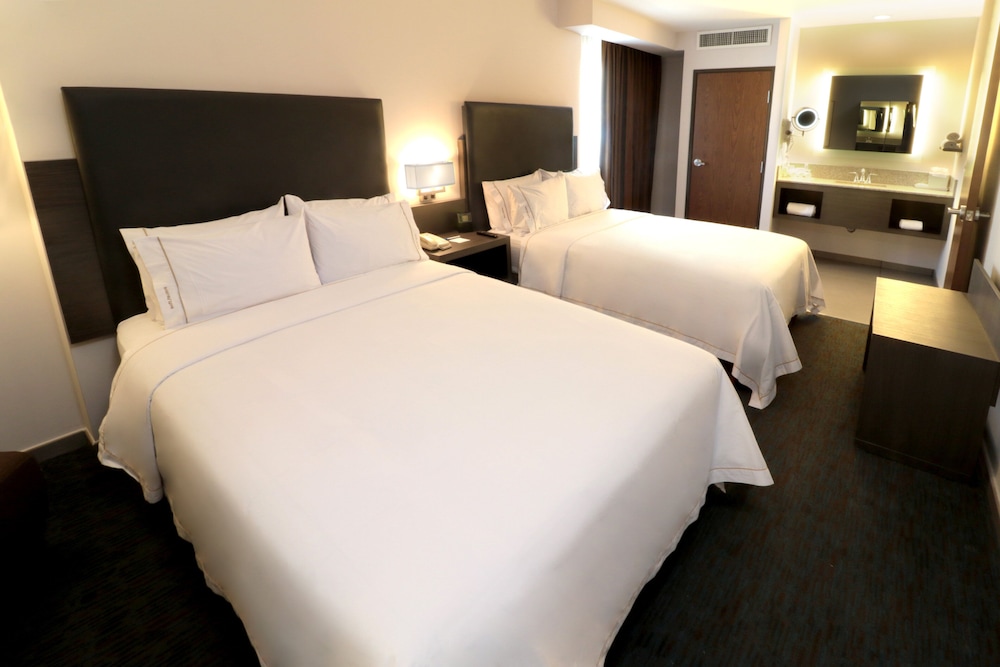 Holiday Inn Express Suites Hermosillo 16/50