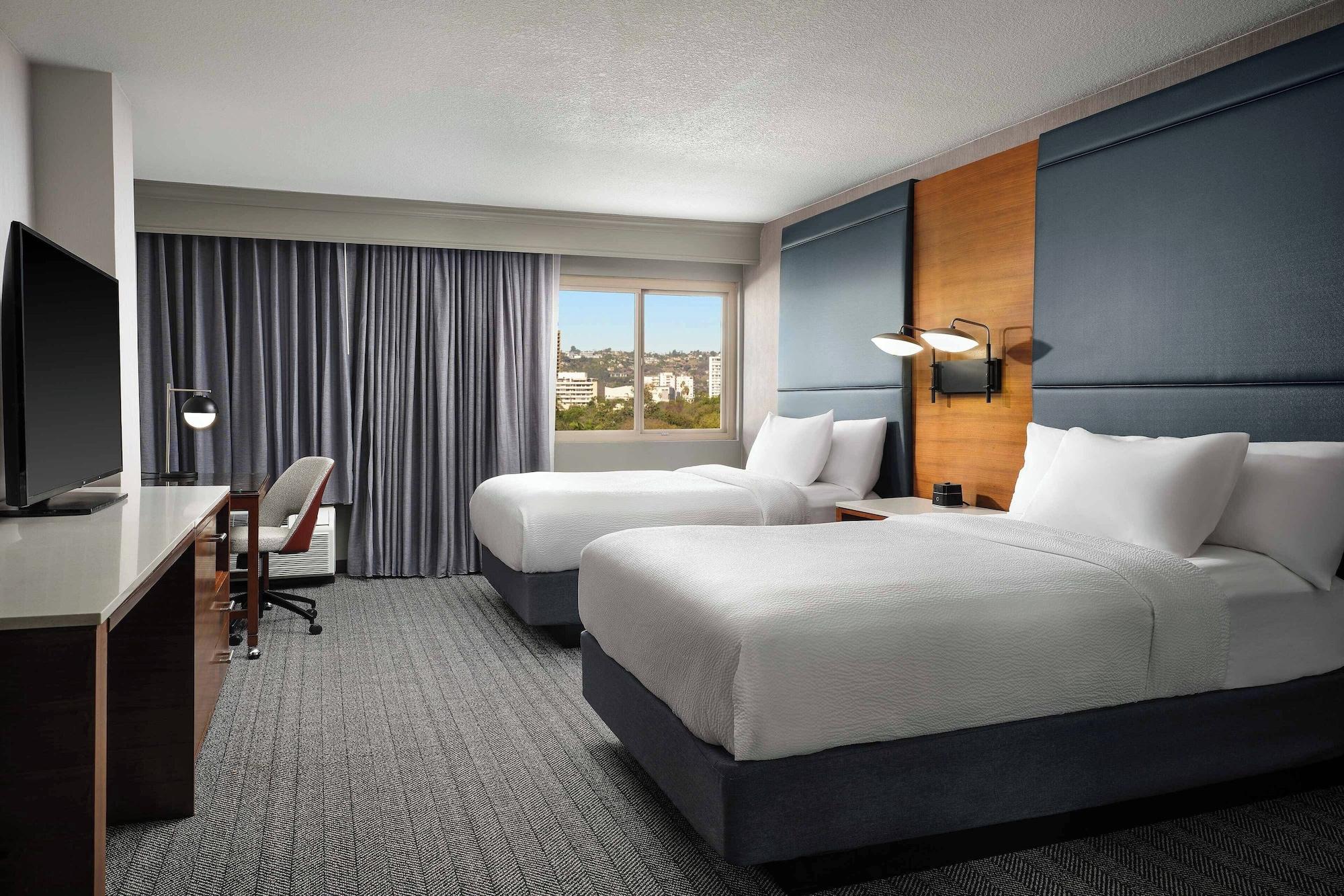 Room, Multiple Beds