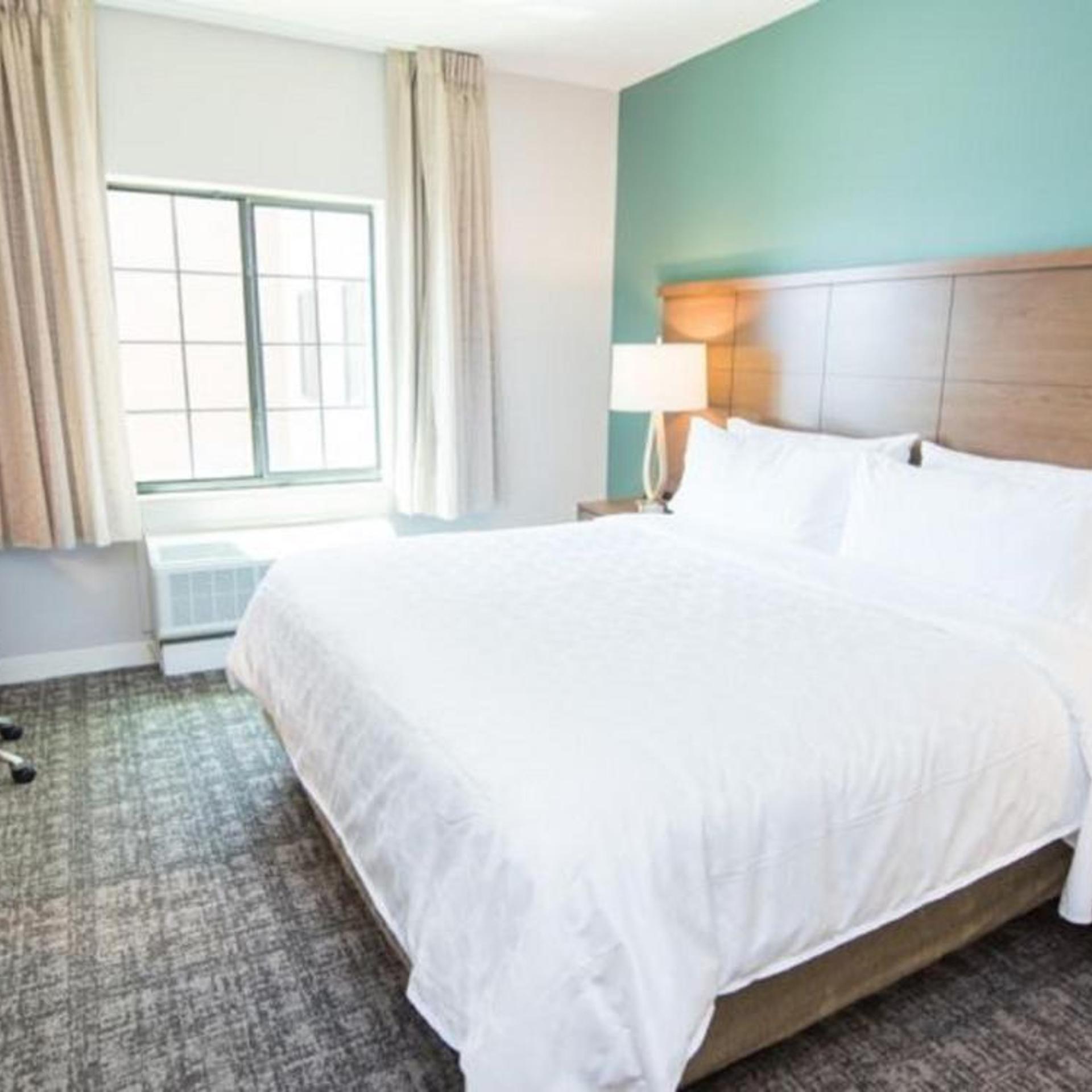 غرفة بسرير كوين لذوي الإعاقة، Staybridge Suites Houston East - Baytown 3/10