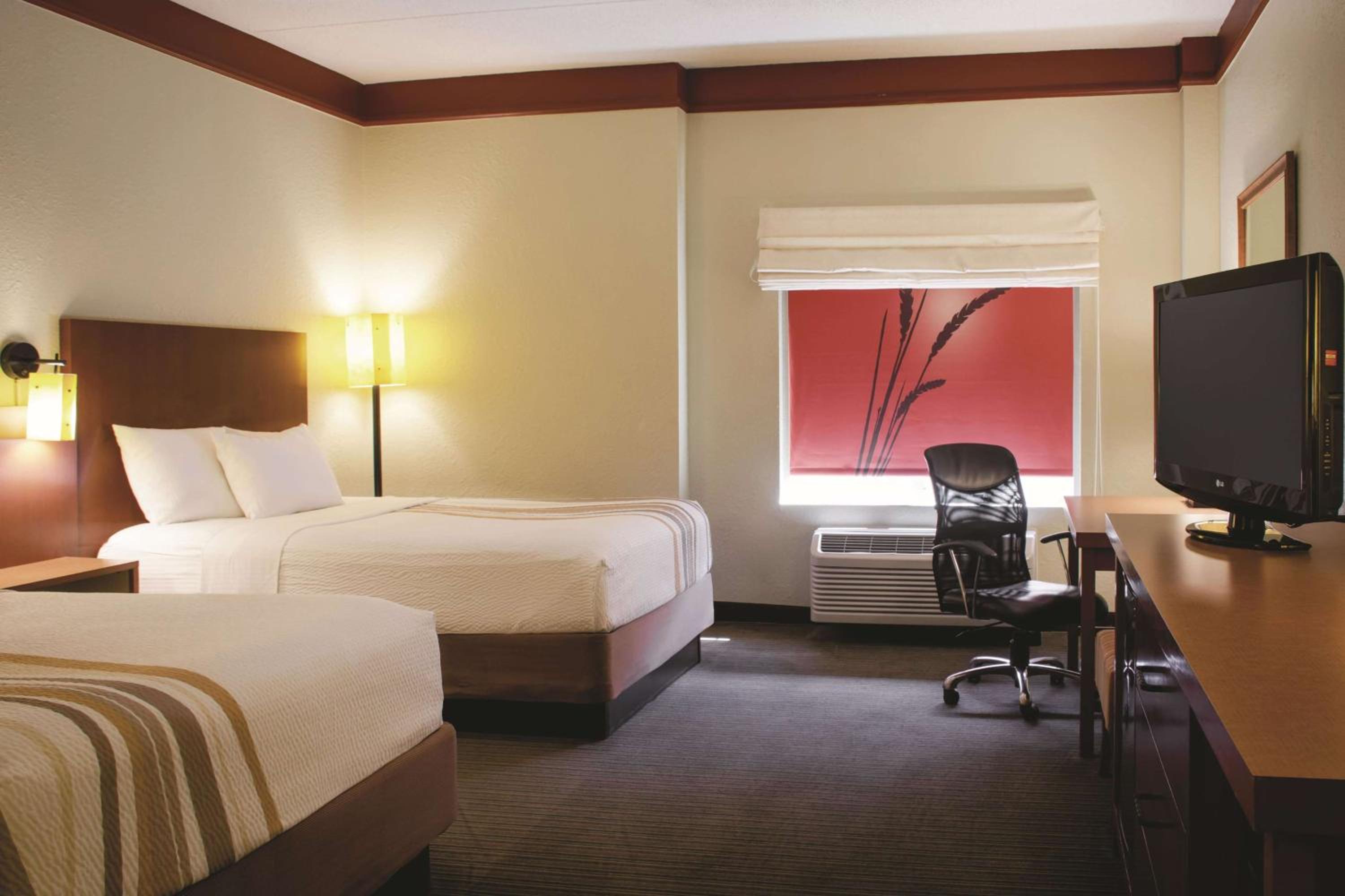 Room, 2 Double Beds, Bathtub, Accessible