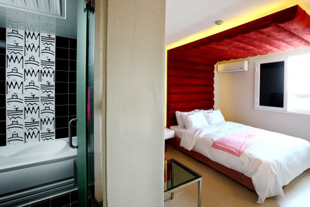 Q Hotel 5/36