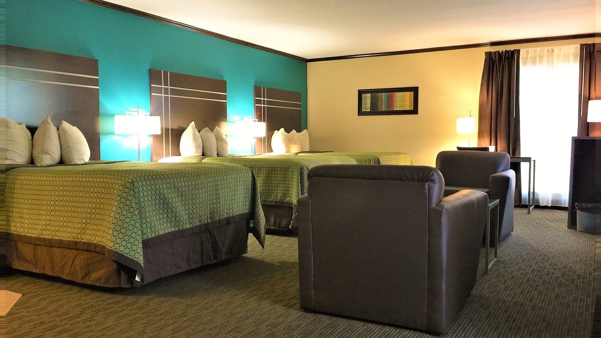 Standard, 3 Double Beds