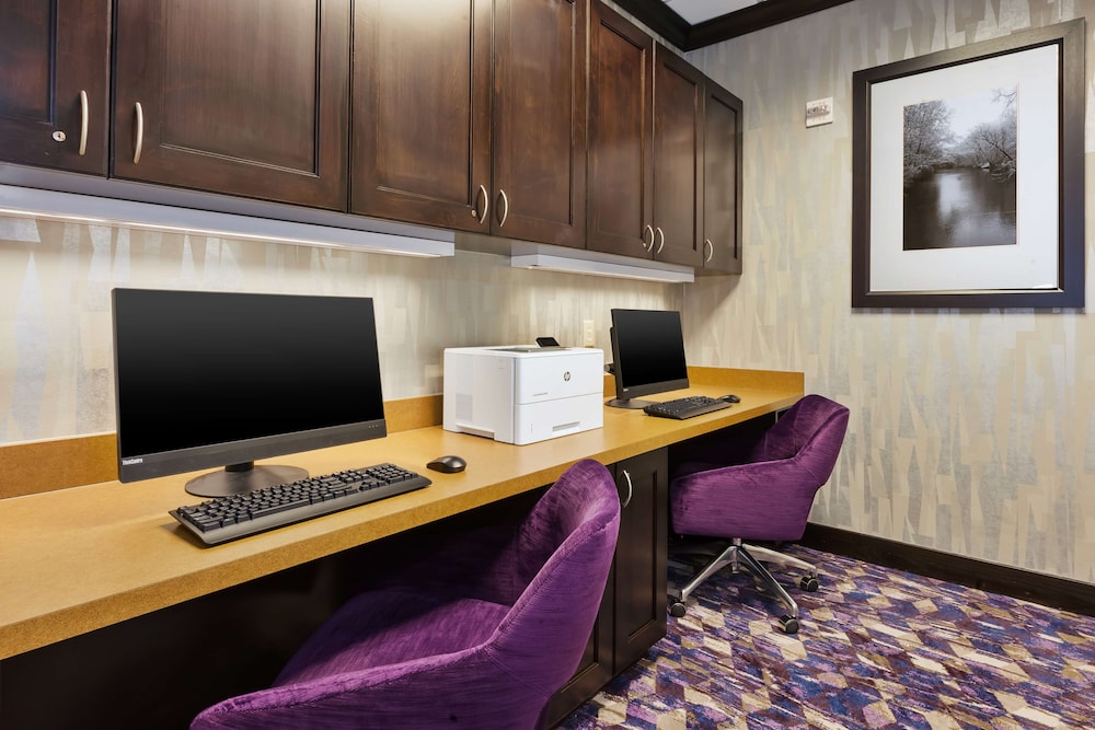 Hampton Inn and Suites Flint-Grand Blanc 42/46