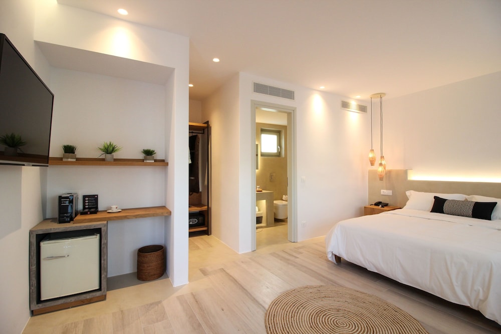 DELUXE, QUEEN BED