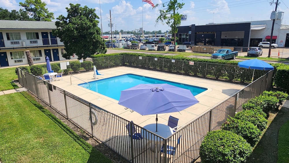 Motel6 Conroe, TX 55/63