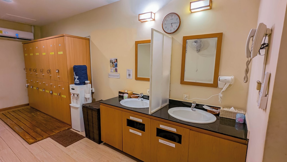 Azumaya Hotel Phnom Penh 50/50