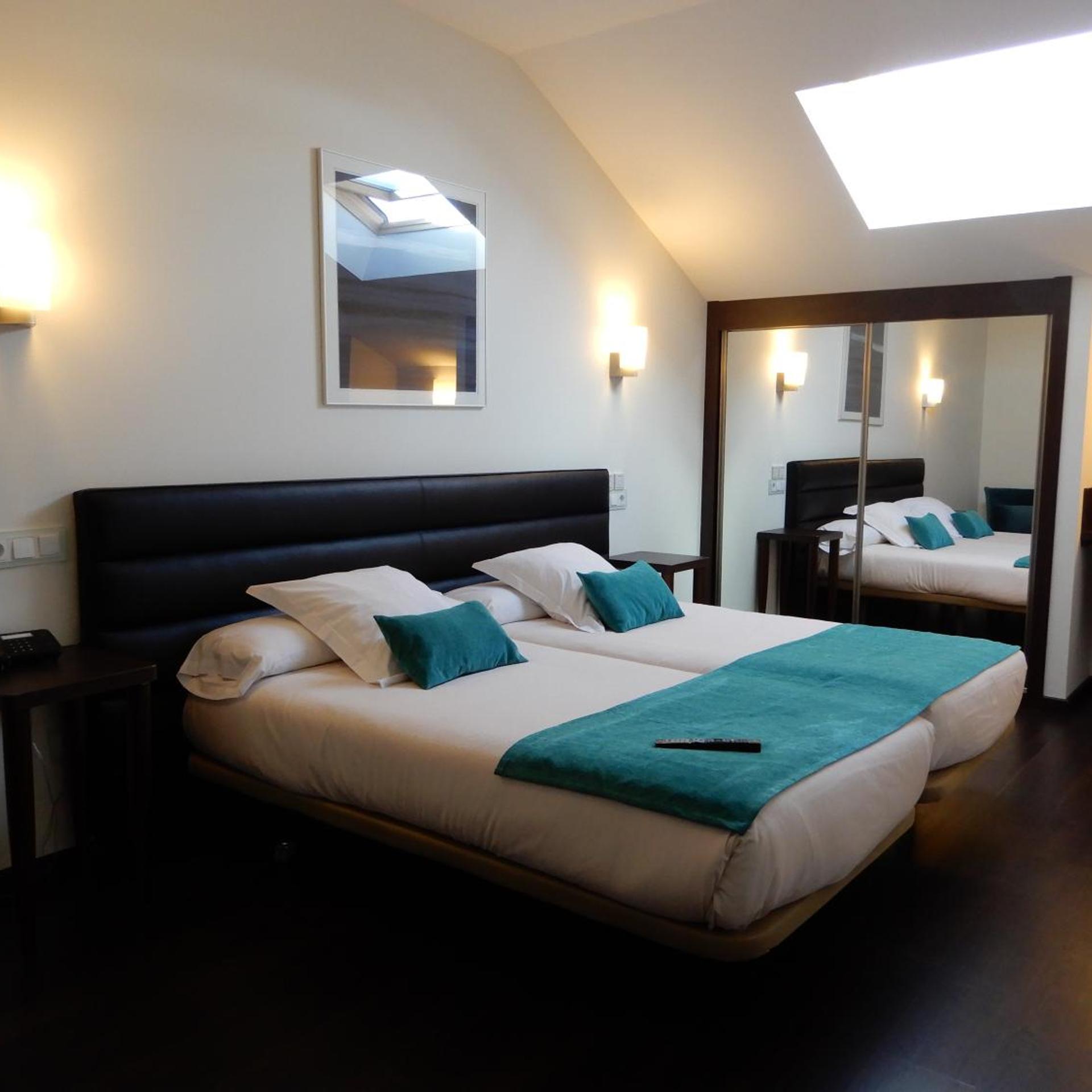 Economy, Twin Beds, Attic