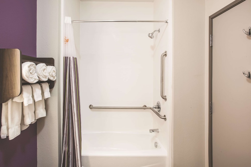 La Quinta Inn & Suites by Wyndham Lubbock South 9/48