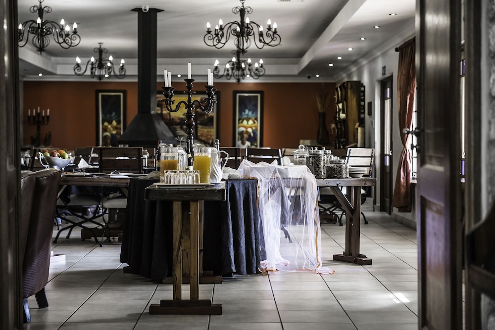 Afrique Boutique Hotel O.R. Tambo 38/50