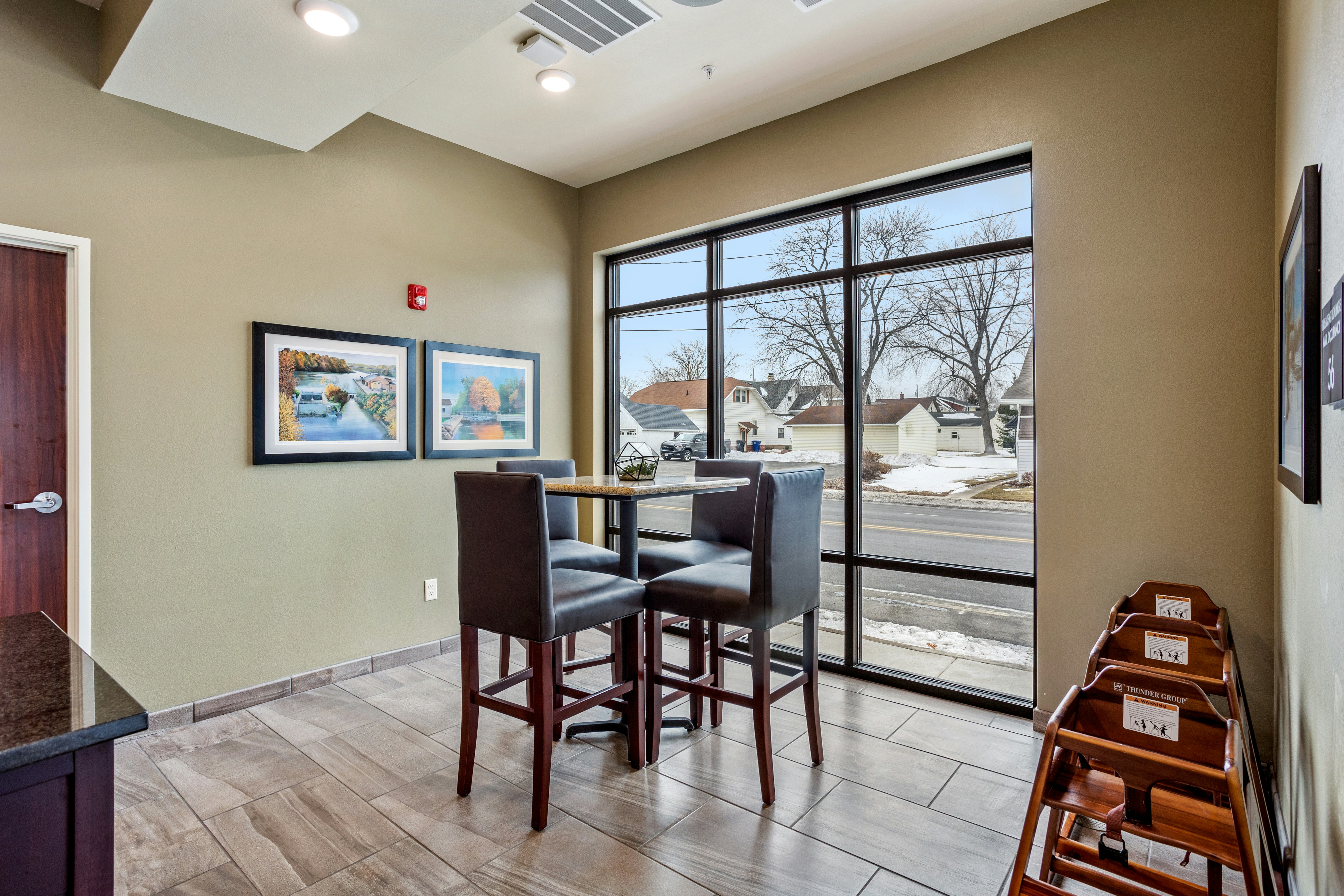 Cobblestone Hotel & Suites-Little Chute 40/48