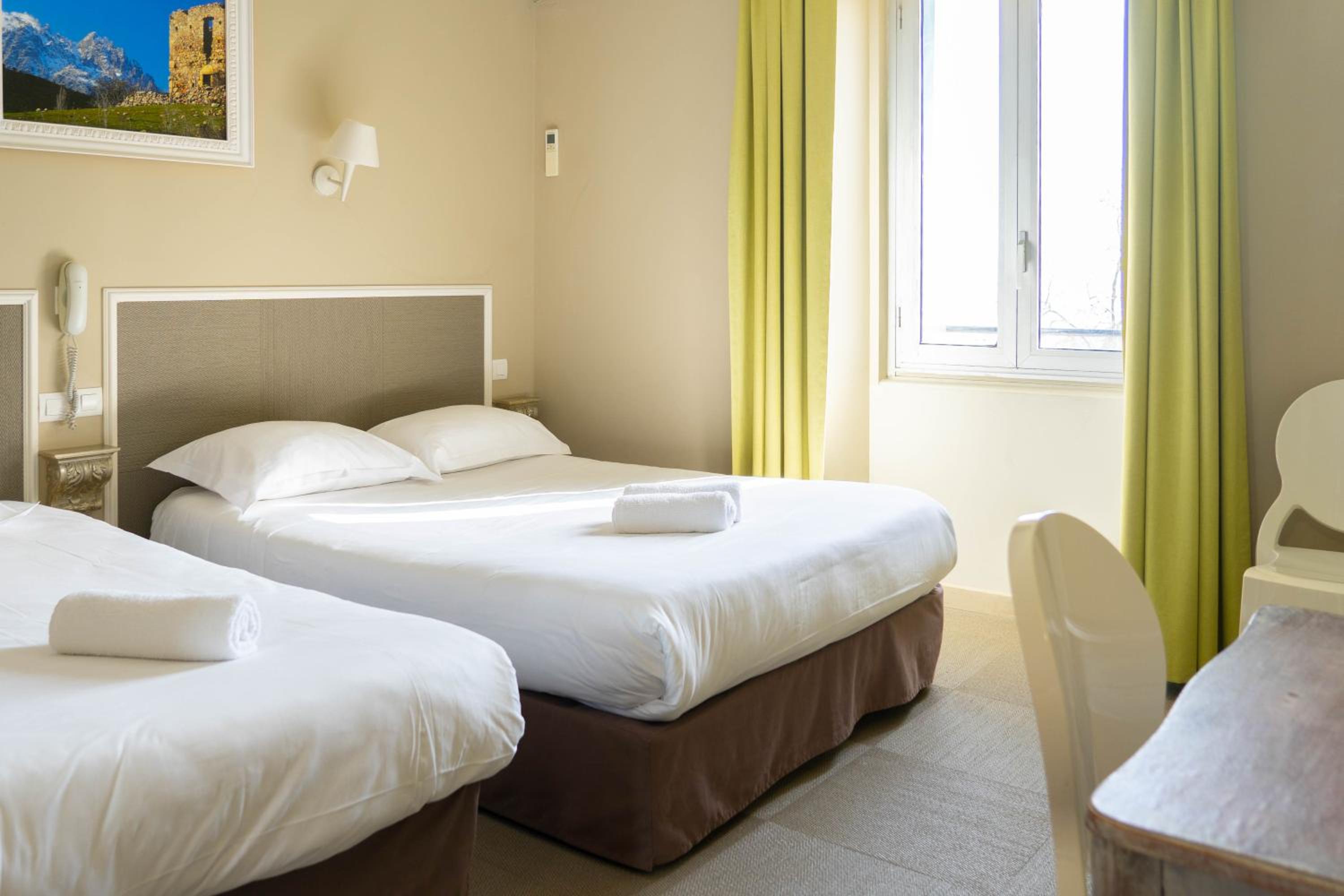 Room, Triple